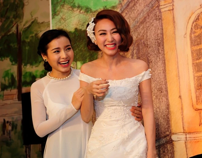 Ngân Khánh bị ép hôn chú rể trong tiệc cưới đặc biệt