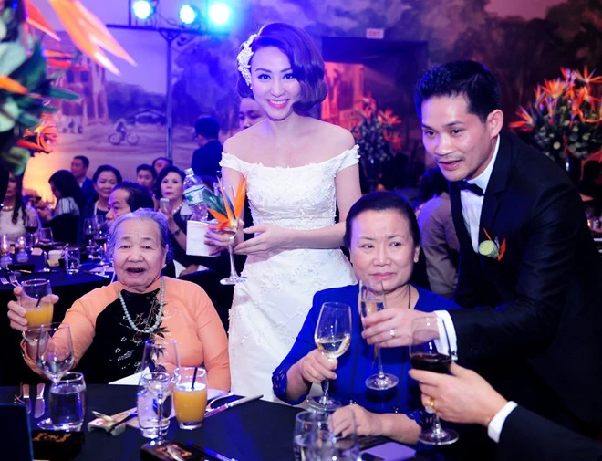 Ngân Khánh bị ép hôn chú rể trong tiệc cưới đặc biệt