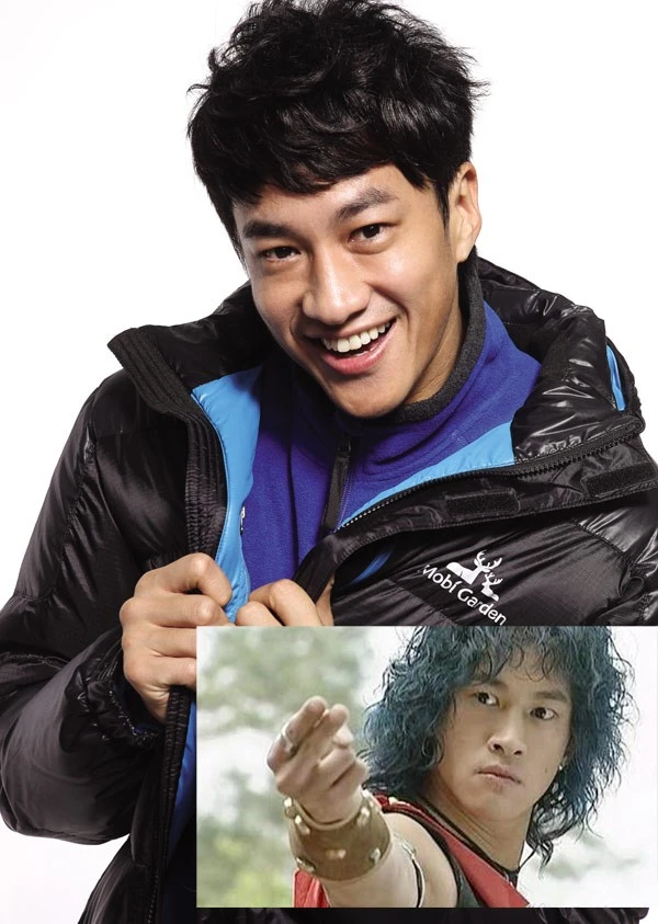 Mặc dù sở hữu một body cơ bắp đẹp nhưng Hà Nhuận Đông lại có nhược điểm dễ “bắt hình” là chiếc mũi to với 2 lỗ mũi rộng khiến anh khá xấu khi diễn tả tâm trạng giận dữ. Bởi vậy, ngôi sao của bộ phim truyền hình Ngọa hổ tàng long thường hơi cúi mặt khi chụp ảnh.