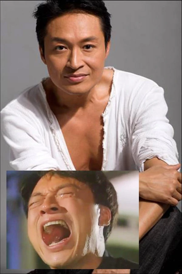 Tuy đã 53 tuổi nhưng Mã Cảnh Đào vẫn rất phong độ, đẹp trai khiến nhiều fan nữ điêu đứng. Tuy nhiên, anh có biệt danh “giáo chủ bệnh suyển” vì trong rất nhiều bộ phim, ngôi sao xứ Đài này thường có hành động gào thét, khóc lóc, miệng há to như… người bệnh suyển.