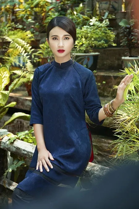 Lấy chồng từ năm 19 tuổi và ly hôn sau đó 2 năm, Kim Tuyến đã một mình nuôi con gái đến giờ.