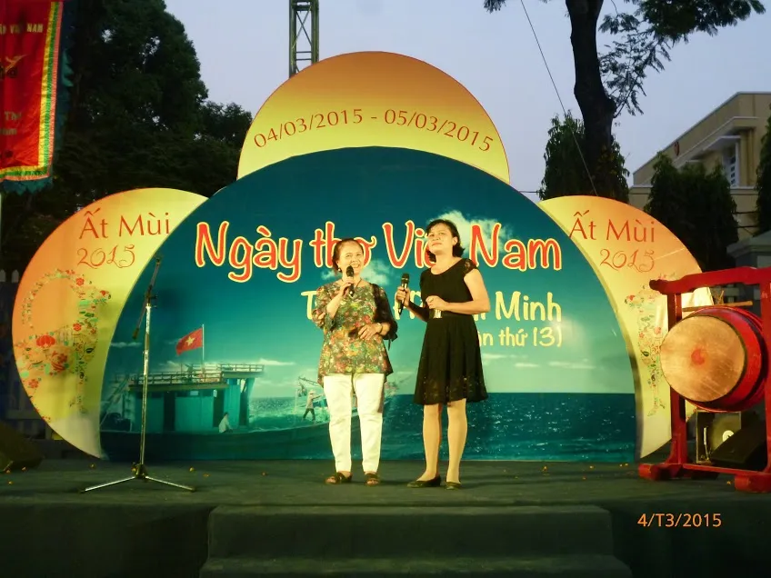 Đêm thơ 'Xuân thống nhất, phát triển, hướng về biển đảo Tổ quốc' ảnh 6