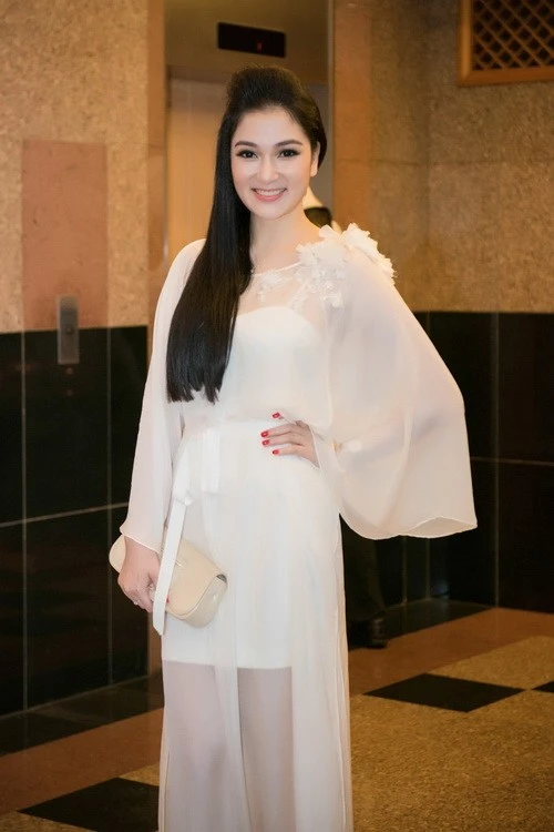 Nguyễn Thị Huyền, hoa hậu, cuộc sống, hiện tại, yêu mến