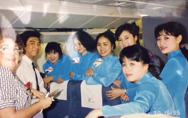 áo-dài, trang-phục, tiếp-viên, hàng-không, Vietnam-Airlines, máy-bay, tranh-cãi, đồng-phục