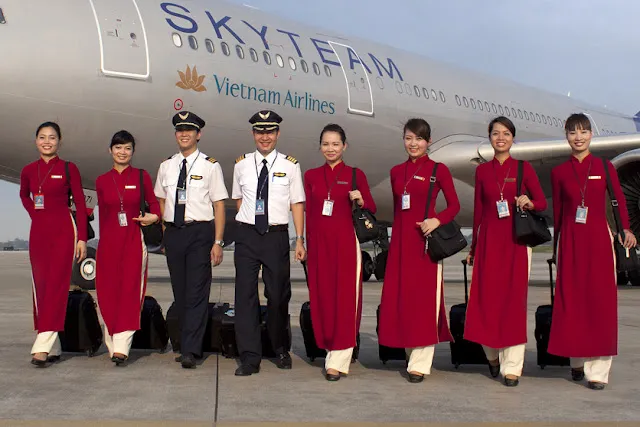 Cùng ngắm 6 lần thay đổi đồng phục của tiếp viên Vietnam Airlines ảnh 7