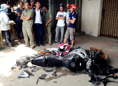 Hiện trường vụ tai nạn. Ảnh:Xuân Mai. sieu-moto-2-1525-1425893562.jpg