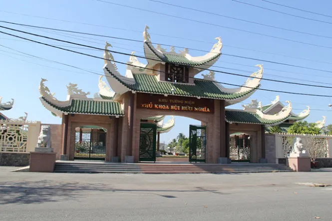 Các linh vật được cho là ngoại lai phải thay đổi tại khu tưởng niệm Thủ khoa Bùi Hữu Nghĩa - Ảnh: Phương Nguyên Các linh vật được cho là ngoại lai phải thay đổi tại khu tưởng niệm Thủ khoa Bùi Hữu Nghĩa - Ảnh: Phương Nguyên