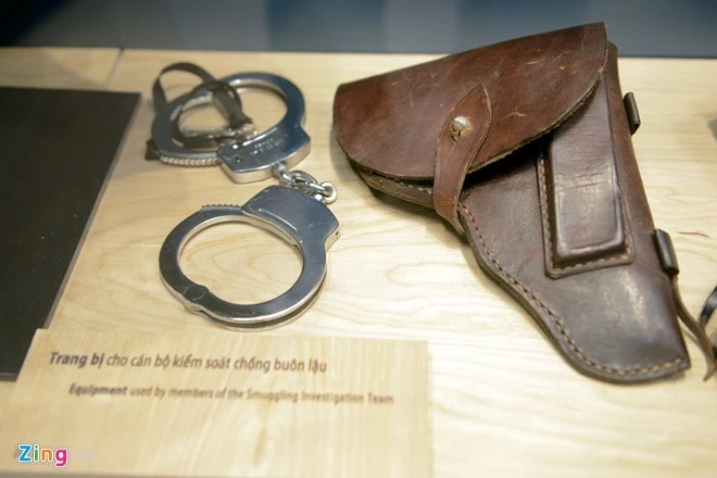 Dùng container trưng bày ma túy, còng số 8, sừng tê giác