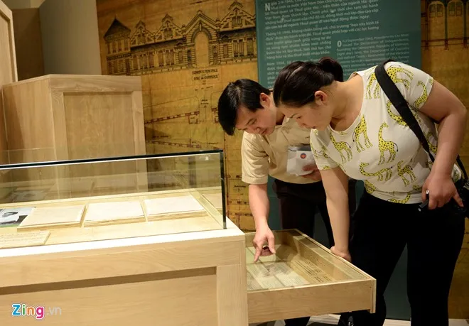 Dùng container trưng bày ma túy, còng số 8, sừng tê giác