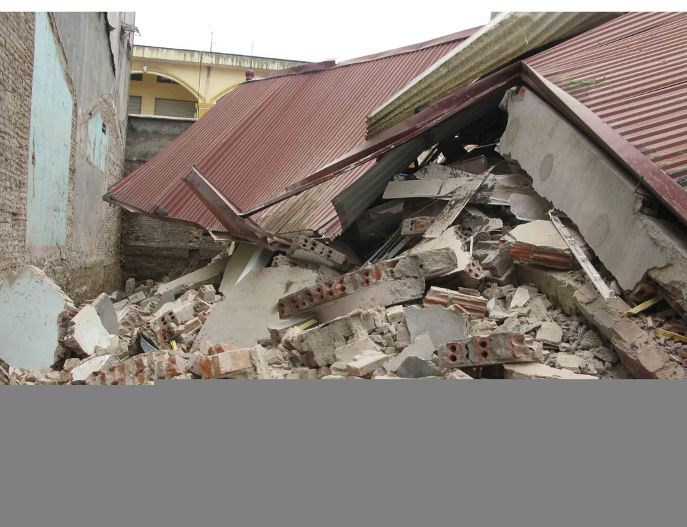 Hiện trường ngôi nhà 3 tầng bị đổ <a href='https://plo.vn/tu-khoa.html?q=sập hoàn toàn' title='sập hoàn toàn'>sập hoàn toàn</a>. Ảnh Dương Trí-TTXVN