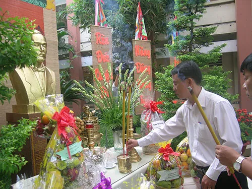 Chùm ảnh 50 năm thành lập trường và giỗ cụ Phan Chu Trinh ảnh 9 Chùm ảnh 50 năm thành lập trường và giỗ cụ Phan Chu Trinh ảnh 9