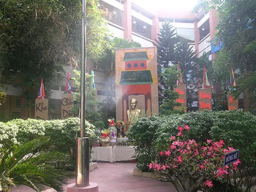 Chùm ảnh 50 năm thành lập trường và giỗ cụ Phan Chu Trinh ảnh 7 Chùm ảnh 50 năm thành lập trường và giỗ cụ Phan Chu Trinh ảnh 7