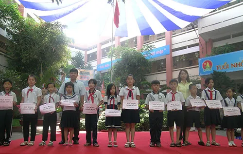 Chùm ảnh 50 năm thành lập trường và giỗ cụ Phan Chu Trinh ảnh 12 Chùm ảnh 50 năm thành lập trường và giỗ cụ Phan Chu Trinh ảnh 12