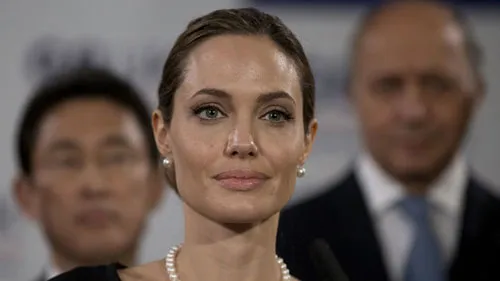 Angelina Jolie tâm sự về quyết định cắt bỏ buồng trứng ảnh 1 angie-9040-1427183196.jpg