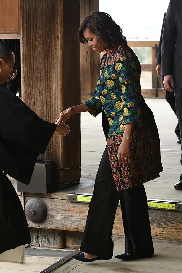 Phu nhân Tổng thống Mỹ diện đồ đa sắc khi tới châu Á ảnh 3