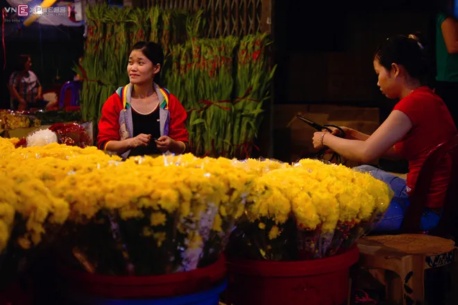 Chợ hoa đêm không ngủ ở Sài Gòn ảnh 6