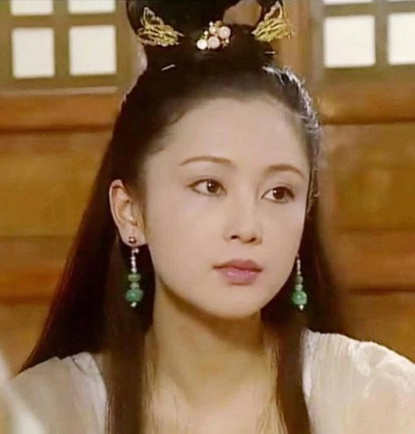 Hằng Nga (Trần Hồng) đẹp hút hồn trong bộ phim truyền hình Xuân quang xán lạn Trư Bát Giới.