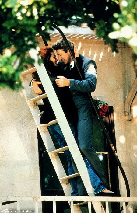 Ban đầu, kết thúc phim được xây dựng theo hướng thực tế, cay đắng.