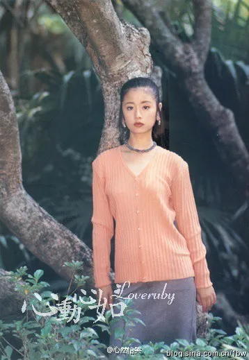 Sau gần 20 năm, Lâm Tâm Như vẫn giữ được vị thế là một trong những ngôi sao nữ quyền lực nhất của showbiz Hoa ngữ. Ảnh làm mẫu năm 17 tuổi của Lâm Tâm Như gây chú ý