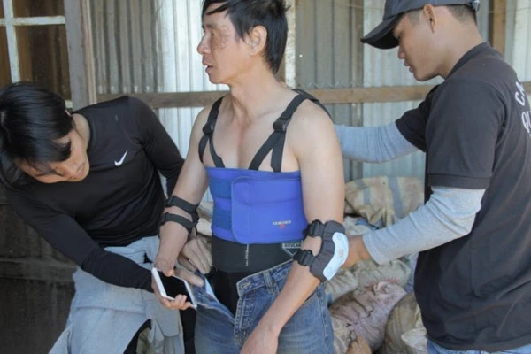 Lý Hải được bảo hộ để thực hiện những cảnh quay hành động, nguy hiểm.