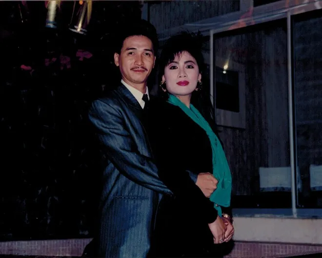 Đến khi sang hải ngoại hoạt động, anh dần được khán giả biết đến với khả năng hát kết hợp cùng khiêu vũ, đặc biệt qua những màn trình diễn cùng Kỳ Duyên. a