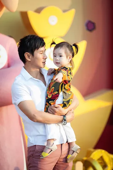 Các nhóc tỳ nổi tiếng showbiz Việt là bản sao của bố ảnh 7 Các nhóc tỳ nổi tiếng showbiz Việt là bản sao của bố ảnh 7