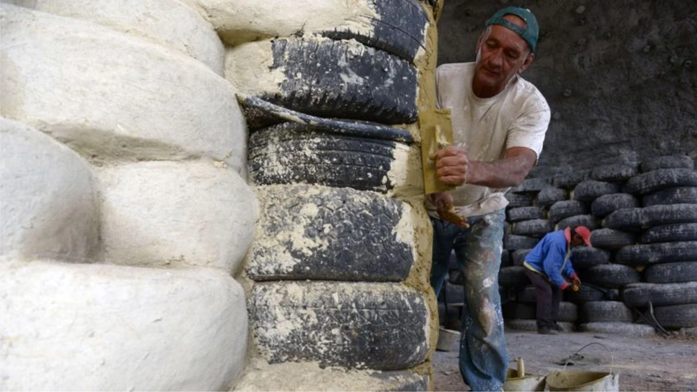 Xây nhà bằng vỏ xe cũ ảnh 6