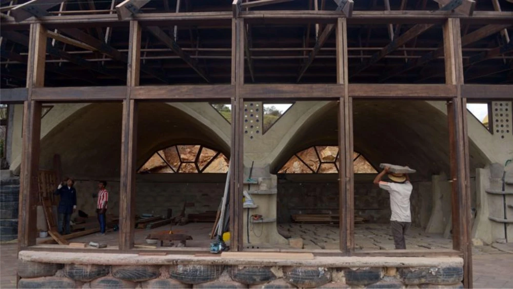 Xây nhà bằng vỏ xe cũ ảnh 9