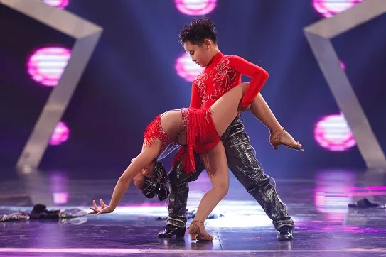 Đêm nay ai lên ngôi Vietnam’s got talent 2015? ảnh 13 Cặp song sinh Gia Bảo - Gia Linh