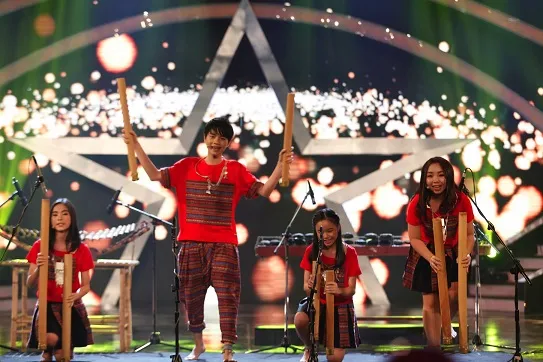 Nhóm 4 chị em với tài hát hay chơi nhạc cụ giỏi