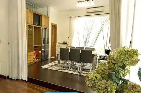 Giáng My sở hữu nhiều xe hơi đắt tiền.