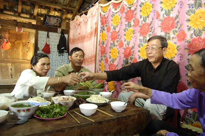 Bữa cơm với gia đình ông Hoàng Ngọc Sứu.