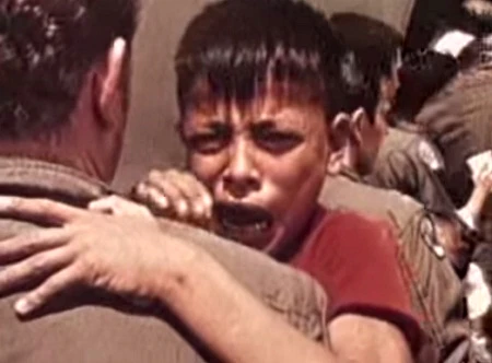 Hình ảnh trong&nbsp;“Người con gái Đà Nẵng” (2002) - Heidi (phải) và người mẹ ruột - bà Mai Thị Kim