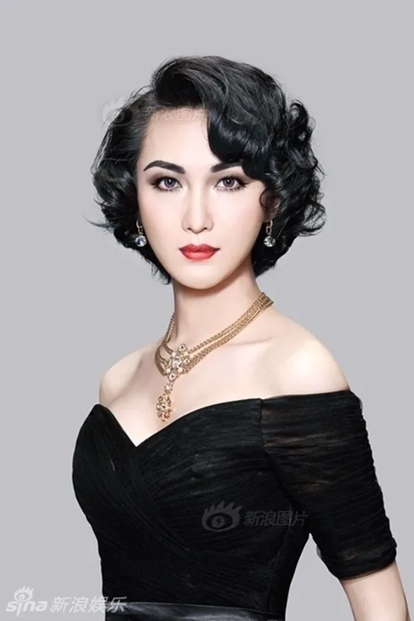 Nhờ sự tư vấn của bác sĩ, Lưu Đình chấp nhận chuyển giới càng sớm càng tốt. 