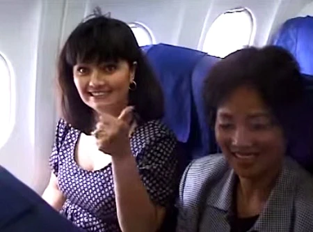 Hình ảnh trong&nbsp;“Người con gái Đà Nẵng” (2002) - Heidi (phải) và người mẹ ruột - bà Mai Thị Kim