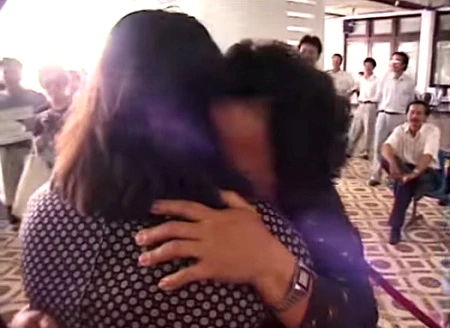 Hình ảnh trong&nbsp;“Người con gái Đà Nẵng” (2002) - Heidi (phải) và người mẹ ruột - bà Mai Thị Kim