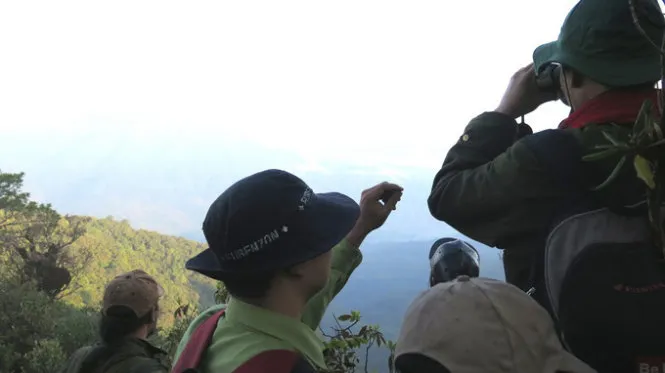 Trên đỉnh Ngọc Linh, được mệnh danh là “mái nhà của miền Nam” - Ảnh: Tấn Vũ Trên đỉnh Ngọc Linh, được mệnh danh là “mái nhà của miền Nam” - Ảnh: Tấn Vũ