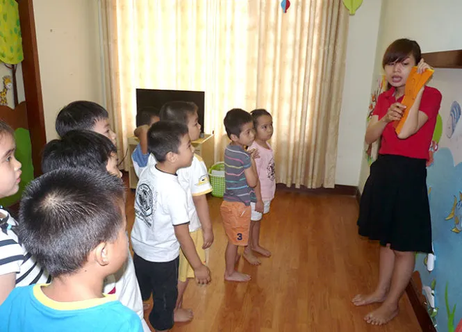 Một tiết học để chuẩn bị vào lớp 1 dành cho bé 5-6 tuổi ở Trường ngoại khóa Tomato - Ảnh: Xuân Bình Một tiết học để chuẩn bị vào lớp 1 dành cho bé 5-6 tuổi ở Trường ngoại khóa Tomato - Ảnh: Xuân Bình