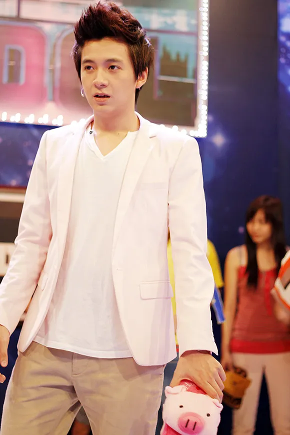 Hồ Ngọc Hà đoạt cú đúp Ca sĩ và khách mời có phong cách nhất ảnh 11 Chàng bóng Ngô Kiến Huy nhái giọng động vật