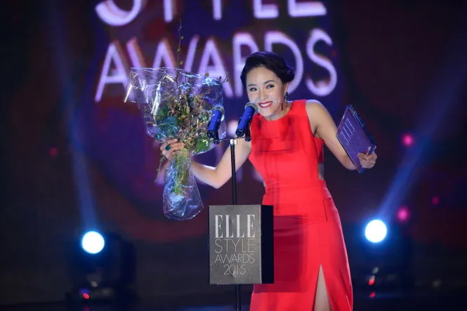 Ca sĩ Phương Linh nhận giải Biểu tượng thời trang được yêu nhất do cộng đồng mạng bình chọn- Ảnh: Quang Định Ca sĩ Phương Linh nhận giải Biểu tượng thời trang được yêu nhất do cộng đồng mạng bình chọn- Ảnh: Quang Định