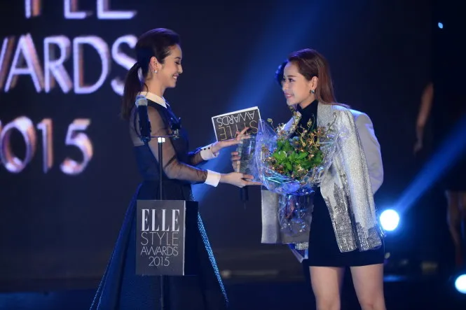 Chi Pu (phải) nhận giải Nữ diễn viên trẻ triển vọng - Ảnh: Quang Định Chi Pu (phải) nhận giải Nữ diễn viên trẻ triển vọng - Ảnh: Quang Định