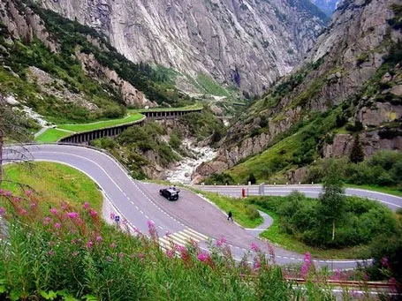 Đèo ở Dadès Gorges, High Atlas, Maroc. Con đường này nằm giữa hai dãy núi Atlas và Jbel Saghro.
