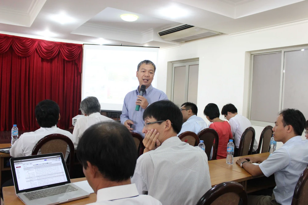 50 phóng viên quốc tế giao lưu với giảng viên, SV ĐHQG ảnh 4