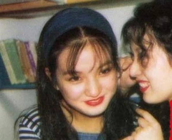 Cùng với thời gian, Triệu Vy cũng chứng tỏ sự trưởng thành qua từng vai diễn. Năm 2015, cô gặp lại khán giả bằng 2 vai diễn người mẹ trên phim: một người mẹ quê trong Con yêu dấu (bộ phim giúp cô dành giải Nữ diễn viên chính xuất sắc tại Kim Tượng lần thứ 34) và một người mẹ nghiêm khắc trong Mẹ hổ, bố mèo. 