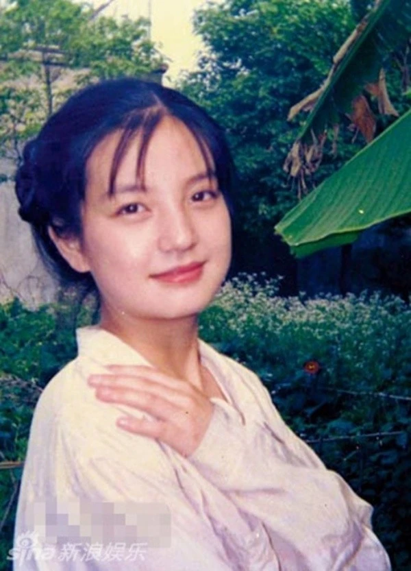 Nữ diễn viên với đôi mắt to tròn đáng yêu ngày nào nay đã trưởng thành với những vai trò mới: làm vợ, làm mẹ và thử thách ở cả vị trí đạo diễn.