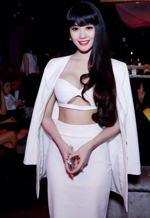 Linh Chi, Ngọc Trinh, Khắc Tiệp,