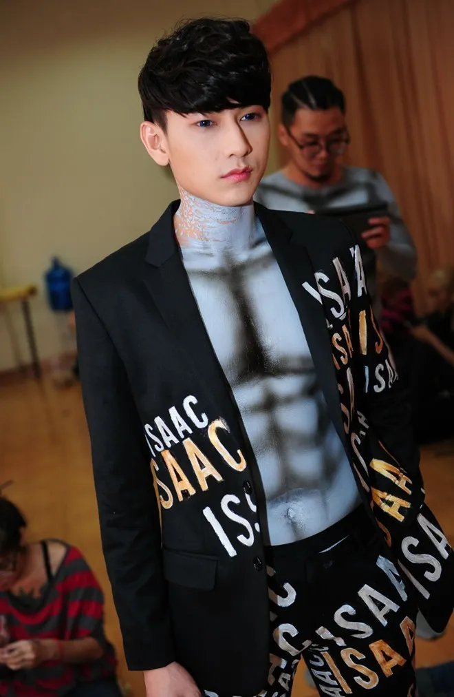 Cơ hội nào giúp Isaac lên ngôi?