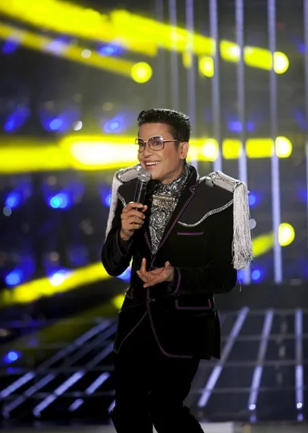 Những hình ảnh 'khó đỡ' của MC U60 Thanh Bạch ảnh 3 Huyền Ny thường xuyên xuất hiện với những bộ trang phục gây sốc cho người đối diện.