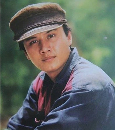 Nam diễn viên Lê Công Tuấn Anh tự kết liễu cuộc đời vào tháng 10-1996 khi mới 29 tuổi. Sao Việt ra đi khi tóc còn xanh