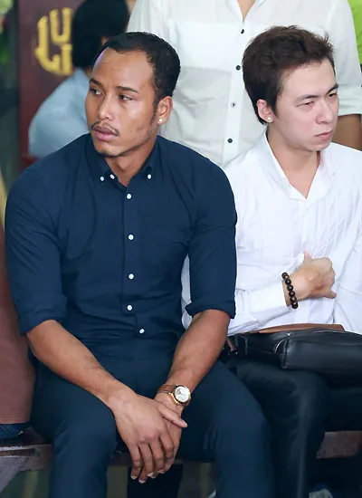 Người mẫu David Phạm (trái) và Hà Quốc Đại - bạn thân của Duy Nhân. Người mẫu David Phạm (trái) và